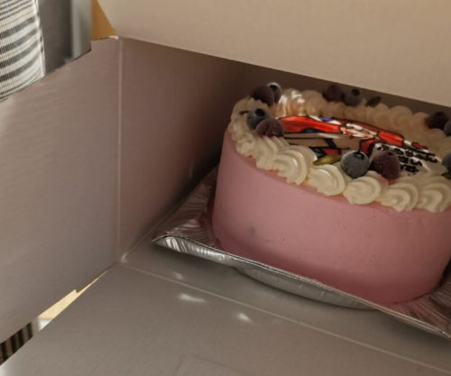 デコケーキ通販decocake.jpのケーキ箱から出す